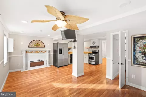 Living - 1600 Oaklawn Ct, Silver Spring, MD 20903 photo 11 of 11