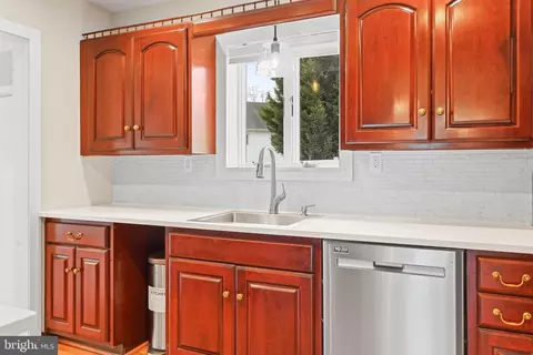 Kitchen - 1600 Oaklawn Ct, Silver Spring, MD 20903 photo 3 of 6