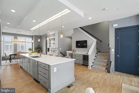 Entry Way - 8215 River Rd, Bethesda, MD 20817 photo 3 of 7