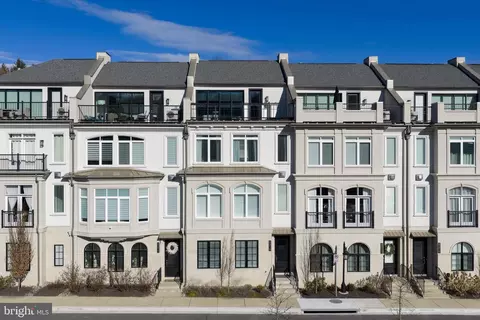 8215 River Rd, Bethesda, MD 20817