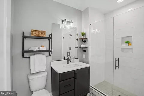 Bath - 8215 River Rd, Bethesda, MD 20817 photo 5 of 5