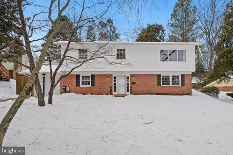 889 Diamond Dr, Gaithersburg, MD 20878