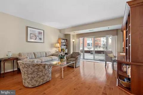 24 Courthouse Sq #105, Rockville, MD 20850