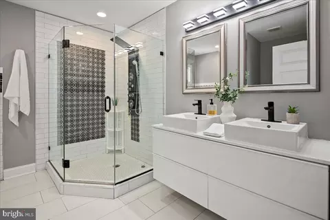 Bath - 111 Sunnyside Rd, Silver Spring, MD 20910 photo 3 of 6