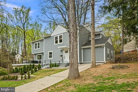 Exterior - 111 Sunnyside Rd, Silver Spring, MD 20910 photo 3 of 6