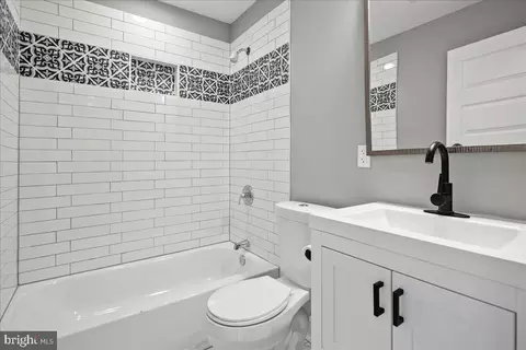 Bath - 111 Sunnyside Rd, Silver Spring, MD 20910 photo 4 of 6
