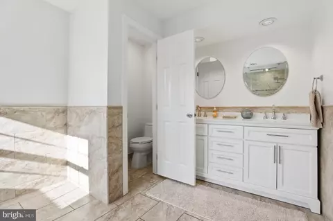 Bath - 13222 Maplecrest Dr, Potomac, MD 20854 photo 2 of 5