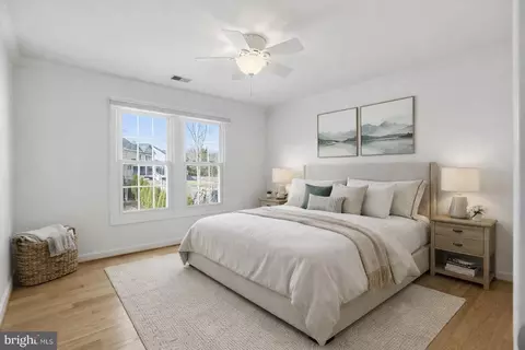 Bedroom - 13222 Maplecrest Dr, Potomac, MD 20854 photo 3 of 6