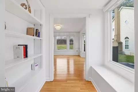 Entry Way - 13222 Maplecrest Dr, Potomac, MD 20854 photo 3 of 6