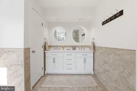 Bath - 13222 Maplecrest Dr, Potomac, MD 20854 photo 3 of 5