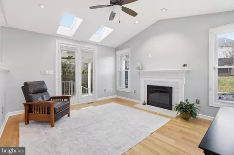 Living - 13222 Maplecrest Dr, Potomac, MD 20854 photo 3 of 4