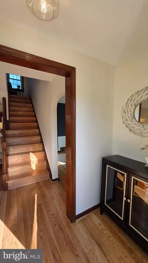 Entry Way - 9121 Sudbury Rd, Silver Spring, MD 20901 photo 2 of 31