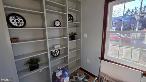 Entry Way - 9121 Sudbury Rd, Silver Spring, MD 20901 photo 9 of 31