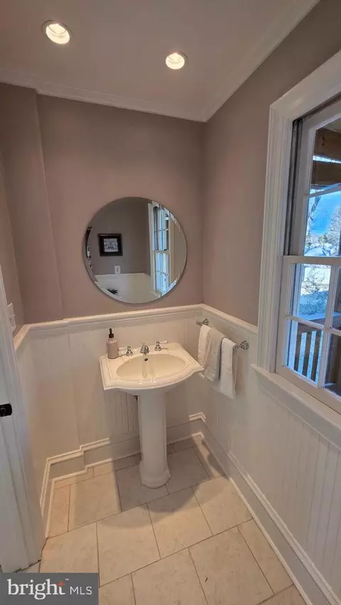 Bath - 9121 Sudbury Rd, Silver Spring, MD 20901 photo 1 of 2