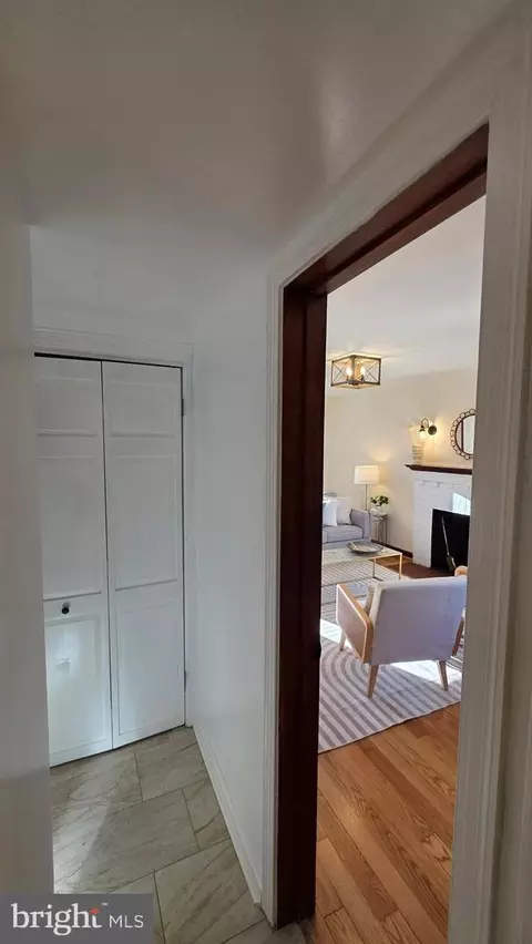 Entry Way - 9121 Sudbury Rd, Silver Spring, MD 20901 photo 17 of 31