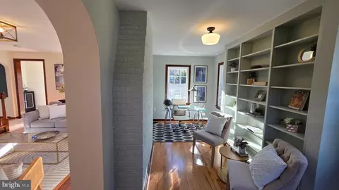 Entry Way - 9121 Sudbury Rd, Silver Spring, MD 20901 photo 6 of 31