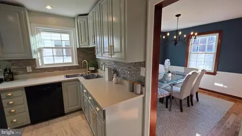 Entry Way - 9121 Sudbury Rd, Silver Spring, MD 20901 photo 24 of 31