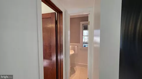 Entry Way - 9121 Sudbury Rd, Silver Spring, MD 20901 photo 16 of 31