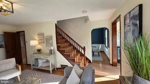 Entry Way - 9121 Sudbury Rd, Silver Spring, MD 20901 photo 5 of 31