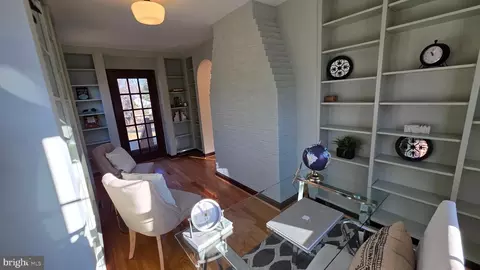 Entry Way - 9121 Sudbury Rd, Silver Spring, MD 20901 photo 8 of 31