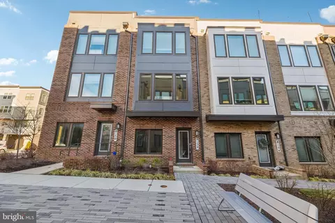 8152 Tompkins St, Derwood, MD 20855
