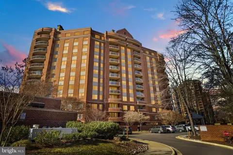 5800 Nicholson Ln #201, Rockville, MD 20852