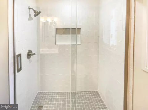 Bath - 10103 Meredith Ave, Silver Spring, MD 20910 photo 2 of 5