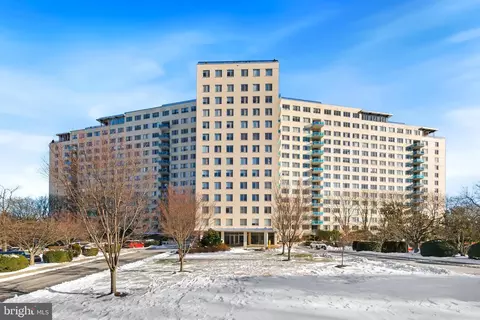10401 Grosvenor Pl #408, Rockville, MD 20852