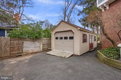 Exterior - 8 Springvale Ln, Silver Spring, MD 20910 photo 9 of 11