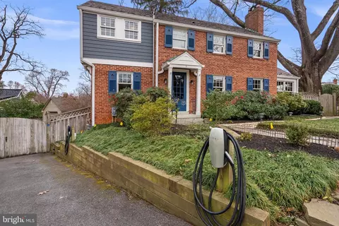 Exterior - 8 Springvale Ln, Silver Spring, MD 20910 photo 4 of 11