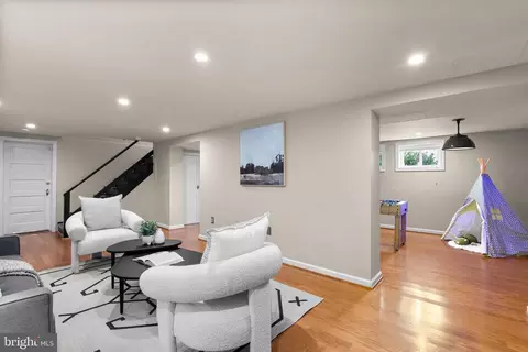 Living - 8 Springvale Ln, Silver Spring, MD 20910 photo 5 of 5
