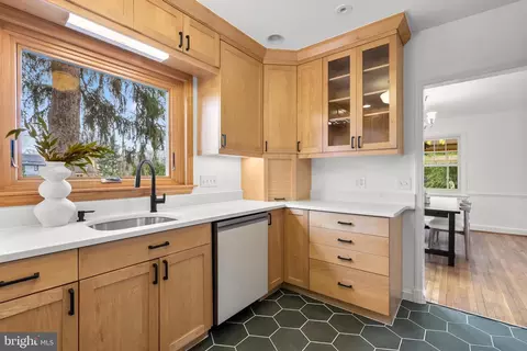 Kitchen - 8 Springvale Ln, Silver Spring, MD 20910 photo 2 of 2