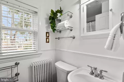 Bath - 8 Springvale Ln, Silver Spring, MD 20910 photo 1 of 4