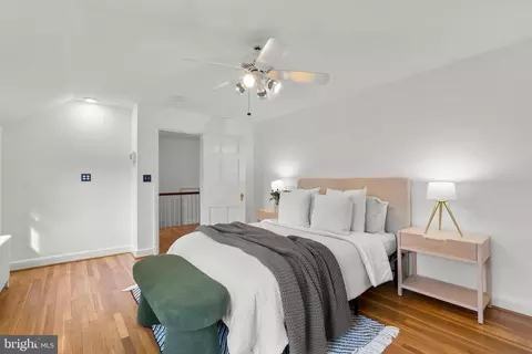 Bedroom - 8 Springvale Ln, Silver Spring, MD 20910 photo 6 of 9