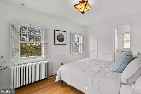 Bedroom - 8 Springvale Ln, Silver Spring, MD 20910 photo 1 of 9
