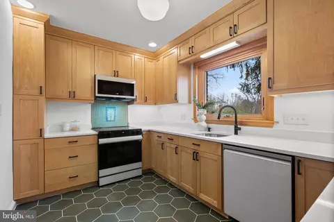 Kitchen - 8 Springvale Ln, Silver Spring, MD 20910 photo 1 of 2