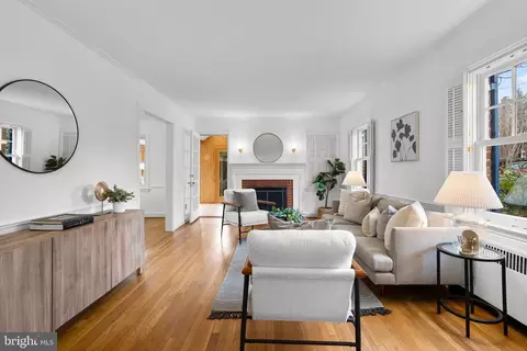 Living - 8 Springvale Ln, Silver Spring, MD 20910 photo 1 of 5