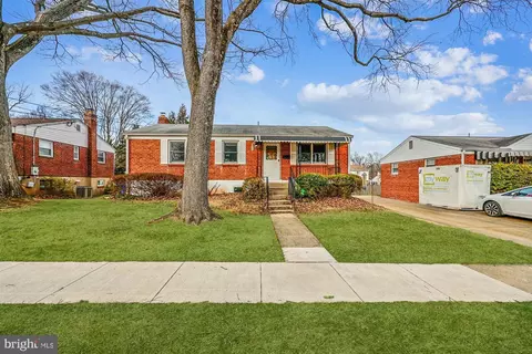 4717 Topping Rd, Rockville, MD 20852