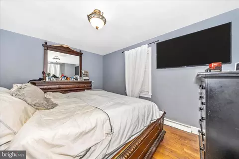 Bedroom - 10325 Lewis Dr, Damascus, MD 20872 photo 7 of 10