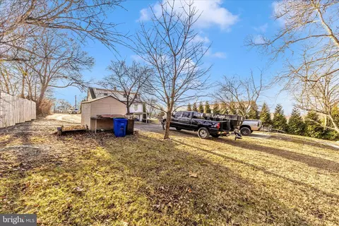 Exterior - 10325 Lewis Dr, Damascus, MD 20872 photo 4 of 9