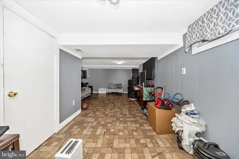 Entry Way - 10325 Lewis Dr, Damascus, MD 20872 photo 6 of 8