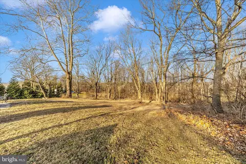 Exterior - 10325 Lewis Dr, Damascus, MD 20872 photo 3 of 9