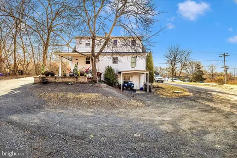 Exterior - 10325 Lewis Dr, Damascus, MD 20872 photo 5 of 9