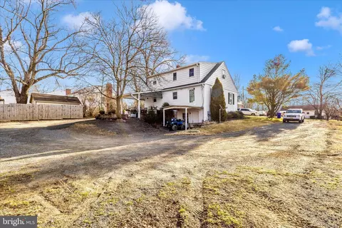 Exterior - 10325 Lewis Dr, Damascus, MD 20872 photo 6 of 9