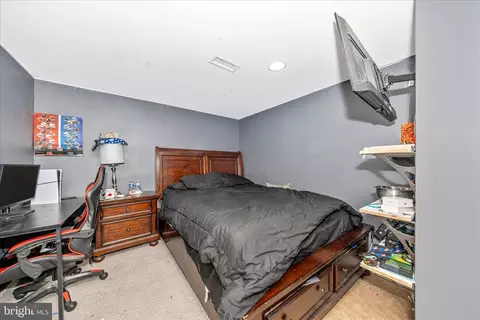 Bedroom - 10325 Lewis Dr, Damascus, MD 20872 photo 8 of 10
