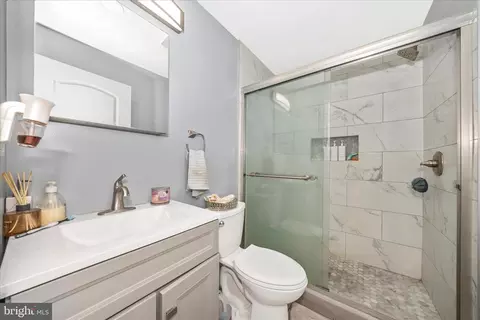 Bath - 10325 Lewis Dr, Damascus, MD 20872 photo 1 of 3