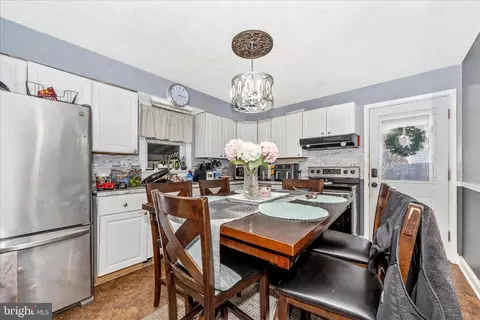 Entry Way - 10325 Lewis Dr, Damascus, MD 20872 photo 1 of 8