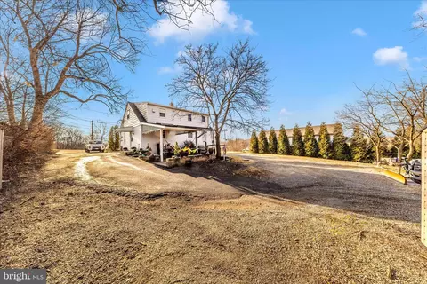 Exterior - 10325 Lewis Dr, Damascus, MD 20872 photo 2 of 9