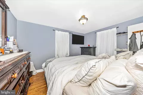 Bedroom - 10325 Lewis Dr, Damascus, MD 20872 photo 4 of 10