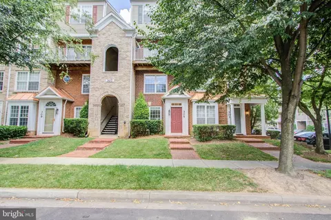 305 Prettyman Dr #85, Rockville, MD 20850